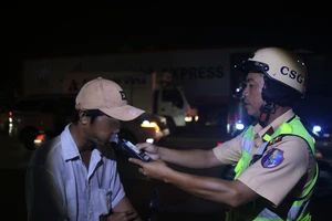 Chiều uống bia, tối chạy xe thì gặp CSGT tuần tra