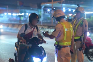 "Uống bia cho đỡ khát", bị phạt nặng vì nồng độ cồn cao