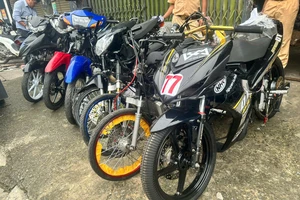 Cảnh sát đột kích 'lò độ', tạm giữ hàng chục mô tô nghi độ chế