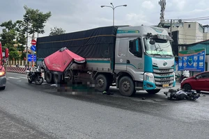 Nữ sinh năm 3 tử vong sau va chạm với xe tải ở TP.HCM