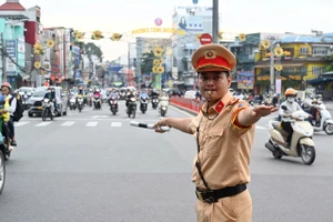 Ngã tư Thủ Đức: Giao thông cải thiện sau khi lắp dải phân cách di động