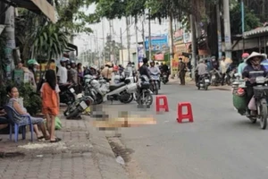 Người phụ nữ tử vong thương tâm sau khi ngã lúc chạy xe máy lên vỉa hè để vào nhà