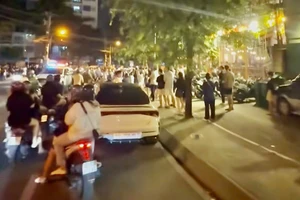 TP.HCM: Mâu thuẫn lúc xin đá uống bia, 2 nhóm ẩu đả náo loạn quán nhậu