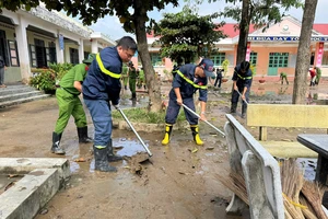 Công an TP.HCM chuyển gần 70 tấn hàng tiếp sức vùng lũ miền Trung