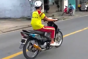 Xác minh clip nam sinh chạy xe máy độ, che biển số trên đường ở TP.HCM