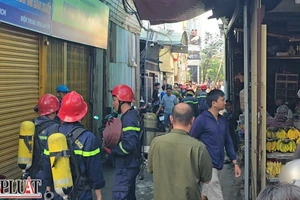 TP.HCM: Cháy nhà lúc sáng sớm ở phường Hiệp Bình, người đàn ông mắc kẹt tử vong