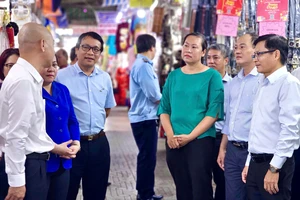 Tiểu thương chợ Phạm Văn Hai cam kết 'bán đúng giá niêm yết'