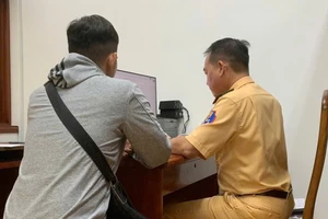 Tịch thu xe máy của nam thanh niên ‘bốc đầu’ để quay clip đăng Tiktok