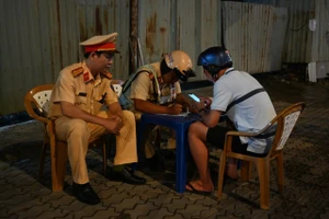 Bạn rủ nhậu vì có chuyện buồn, người đàn ông bị phạt 9 triệu đồng 