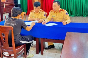 Xe tải chạy ngược chiều trên đường Trần Văn Giàu, tài xế bị phạt 19 triệu đồng