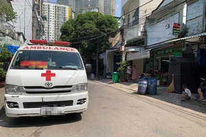 Phát hiện nam thanh niên tử vong trước cửa phòng trọ của bạn gái ở TP.HCM