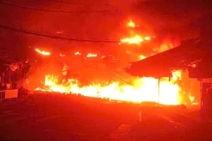 TP.HCM: Cháy 4 căn nhà gần chợ Nhị Thiên Đường