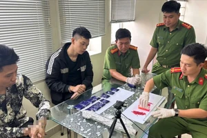 Bắt giữ 2 người, thu giữ hơn 330g ma túy tại phường Tân Hưng