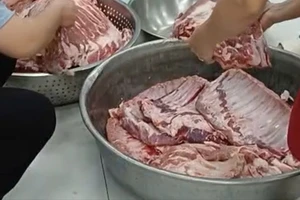 Chấm dứt hợp đồng đơn vị đưa sườn heo kém chất lượng vào suất ăn học sinh