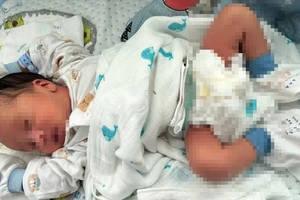 Tìm cha, mẹ của trẻ sơ sinh bị bỏ rơi tại Bệnh viện Quân y 4