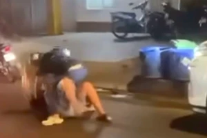 TP.HCM: Công an mời làm việc hai tài xế vật lộn, đánh nhau giữa đường phố