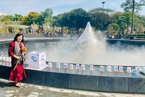 Biểu trưng giọt nước tưởng niệm nạn nhân Covid-19: Khoảng lặng tri ân 