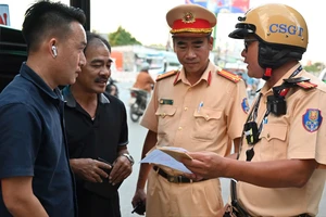 CSGT Bình Triệu quyết liệt xử lý vi phạm ở cửa ngõ TP.HCM sau Tết