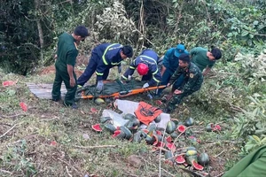 Xe tải rơi xuống vực sâu gần 200m trên Quốc lộ 24