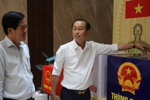 Lãnh đạo TP.HCM kiểm tra công tác chuẩn bị bầu cử tại phường đông dân nhất