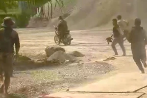 Công an làm việc với nhóm thanh niên hỗn chiến tại bãi đá Miền Đông