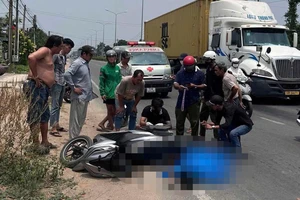 Nữ sinh tử vong sau va chạm với ô tô đầu kéo trên đường đến trường