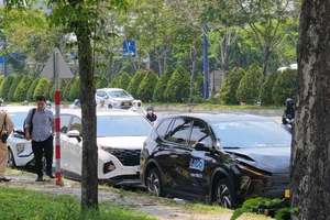 3 ô tô tông liên hoàn trên cầu Sài Gòn, giao thông ùn ứ kéo dài