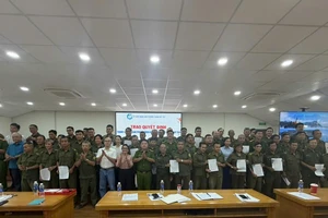 TP.HCM: Phường Thạnh Mỹ Tây ra mắt 76 đội dân phòng, triển khai báo cháy thông minh