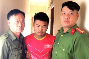 Xông vào nhà người bán hủ tiếu, dùng dao cướp xe rồi bỏ trốn