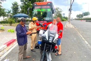CSGT Rạch Chiếc ra quân kiểm soát vi phạm giao thông cửa ngõ phía Đông