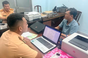 Chạy ngược chiều vì 'nhìn nhầm biển báo', tài xế xe tải bị phạt đến 20 triệu đồng