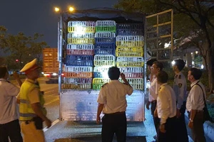Chặn xe tải chở 2,2 tấn vịt không giấy kiểm dịch vào TP.HCM