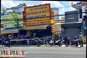 Thiếu nợ, lên mạng rủ đồng bọn cướp tiệm vàng ở TP.HCM
