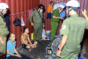 Bắt giữ nhiều nhân viên bảo vệ chung cư dương tính ma túy