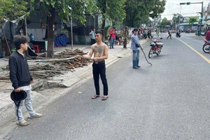Mâu thuẫn khi đá bóng, 8 thanh niên bị bắt