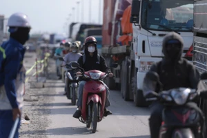 Cầu Đồng Nai sửa chữa, giao thông cửa ngõ phía Đông TP.HCM ùn ứ nhiều giờ