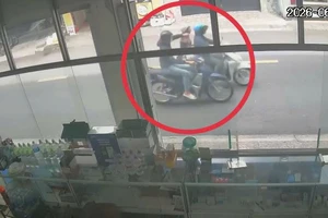 Bắt giữ thanh niên giật dây chuyền vàng trên phố