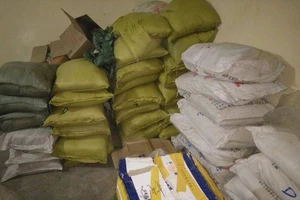 Tạm giữ hơn 2,5 tấn phụ gia làm bim bim không rõ nguồn gốc