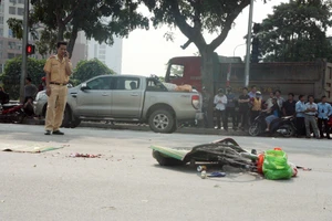 Người phụ nữ bị xe container cuốn vào gầm tử vong tại chỗ