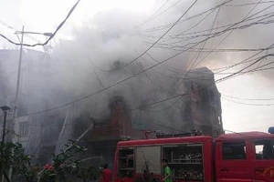 Cháy lớn tại khu đô thị Văn Khê