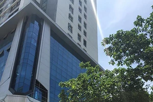 Cô gái trẻ bất ngờ lao từ tầng 14 xuống đường tử vong