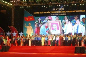 Tặng huân chương Hồ Chí Minh cho thế hệ thanh niên VN