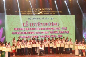 Tuyên dương nhà giáo, học sinh tiêu biểu