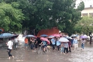 Cho học sinh nghỉ học đối với vùng bị lũ lụt