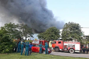 Cháy lớn tại Khu công nghiệp Ngọc Hồi