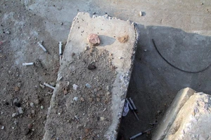 Ảnh: La liệt kim tiêm sau công trình đường sắt Nhổn