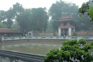 Cận cảnh Văn miếu trong 'màu áo' mới