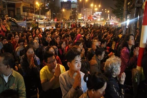 Nghẹt thở tại ngôi chùa dâng sao giải hạn đầu năm