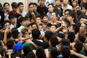 Vẫn có vũ lực ở hội giằng bông Hoài Đức