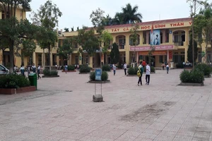 Cấm HS mua sách ngoài nhà trường vì lo… chất lượng?